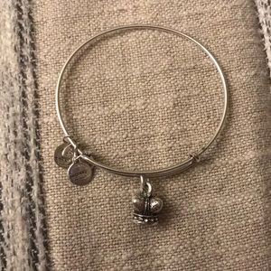 NWOT Alex and Ani Queen Bracelet for Sale 💞👸🏻